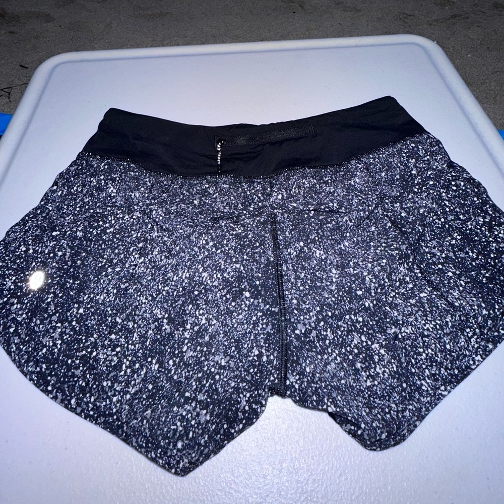 Lululemon athletica short size 4 built-in underwear